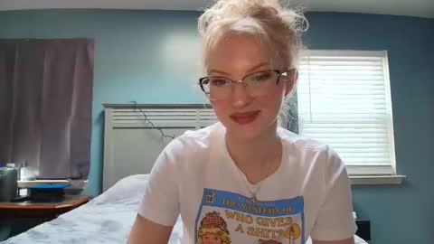 Little cupcake online show from March 24, 6:47 pm