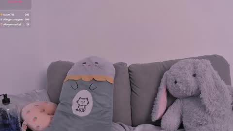 petite paola online show from May 4, 1:12 am