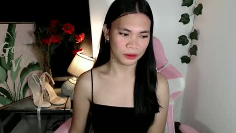 petite_pauline online show from March 8, 2:15 am