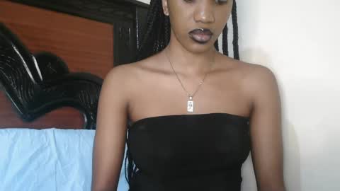 petite_princes online show from March 12, 12:36 pm