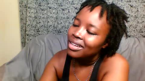 petite_queen001 online show from March 9, 6:12 pm