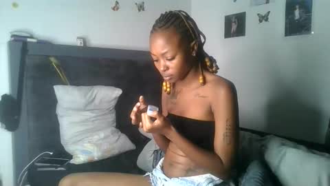 petite_queen69 online show from May 30, 12:20 am