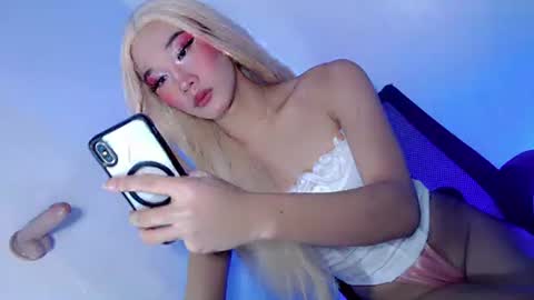 petite_steffi69 online show from September 11, 11:00 am