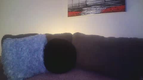 petite treat  online show from March 6, 9:58 am