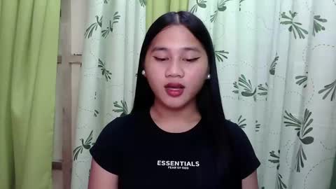 Snapshot of petite_trish chatting on February 1, 2:37 am trish online show from February 1, 2:37 am