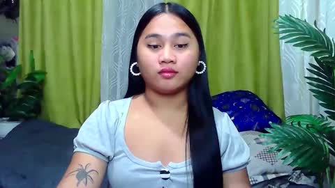 Snapshot of petite_trish chatting on September 21, 11:53 pm trish online show from September 21, 11:53 pm