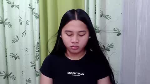 Snapshot of petite_trish chatting on February 16, 11:37 pm trish online show from February 16, 11:37 pm
