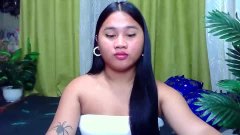 Snapshot of petite_trish chatting on September 23, 12:48 am trish online show from September 23, 12:48 am