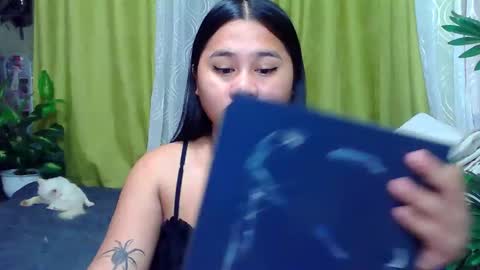Snapshot of petite_trish chatting on September 27, 12:30 am trish online show from September 27, 12:30 am