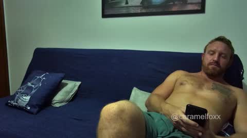 Snapshot of petitebubblegum chatting on October 29, 9:37 pm Caramel princesa online show from October 29, 9:37 pm