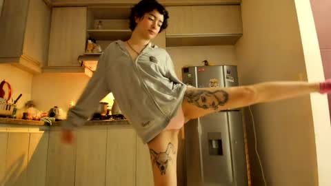 Lunna online show from April 1, 1:39 am