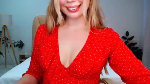 Snapshot of petitefleurx chatting on January 1, 4:18 am petitefleurx online show from January 1, 4:18 am