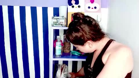 danna online show from April 19, 7:09 am