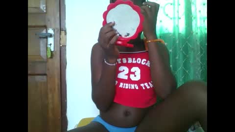 petitesweetchiq online show from January 17, 8:46 am