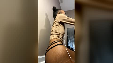 petitetingz online show from June 3, 7:22 am