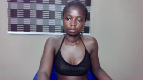 petitexxebony online show from May 19, 1:56 am
