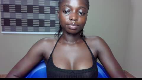 petitexxebony online show from May 26, 1:44 am