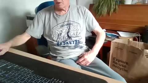 petitwilly online show from April 13, 11:03 am