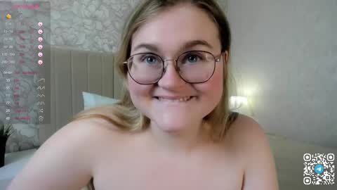 Mona online show from March 4, 8:49 pm