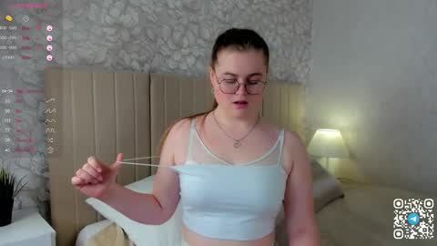 Mona online show from February 19, 6:21 pm