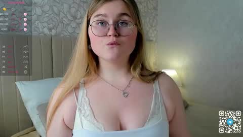 Mona online show from February 15, 6:01 pm