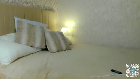 Mona online show from February 7, 9:48 pm