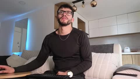 phantom_bigger1 online show from December 3, 2:29 pm