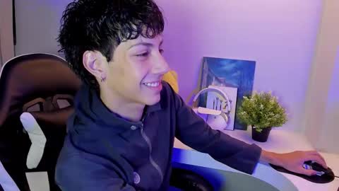 Phil.   INDEPENDENT MODEL online show from September 16, 5:32 am