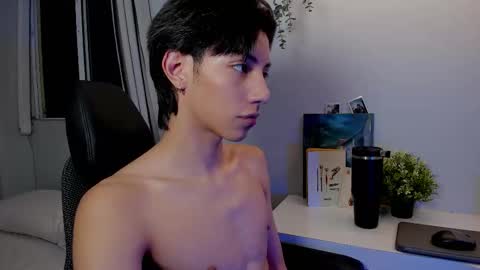 Phil.   INDEPENDENT MODEL online show from March 3, 6:42 am