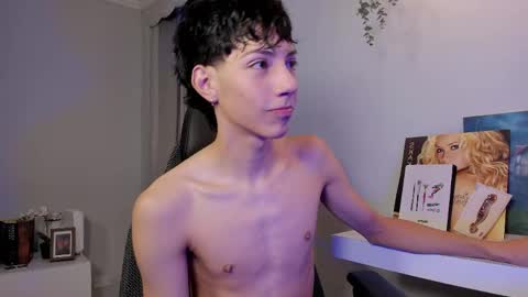 Phil.   INDEPENDENT MODEL online show from April 23, 5:15 am