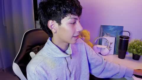 Phil.   INDEPENDENT MODEL online show from September 20, 11:52 pm