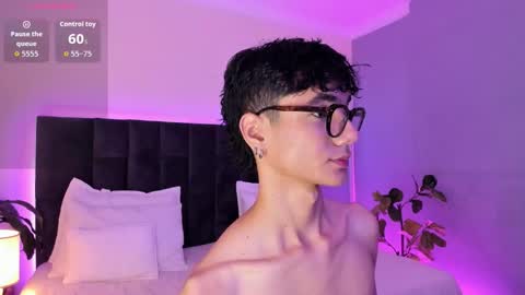 Phillip online show from November 3, 9:16 pm