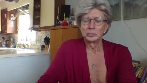 Snapshot of phillipa1023 chatting on February 5, 5:53 pm phillipa online show from February 5, 5:53 pm