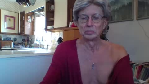 Snapshot of phillipa1023 chatting on March 10, 3:30 pm phillipa online show from March 10, 3:30 pm