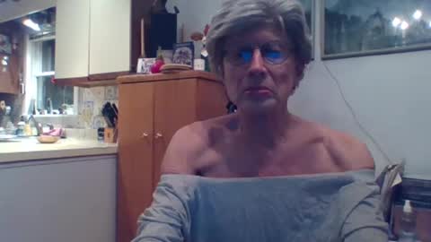 Snapshot of phillipa1023 chatting on March 6, 12:43 am phillipa online show from March 6, 12:43 am