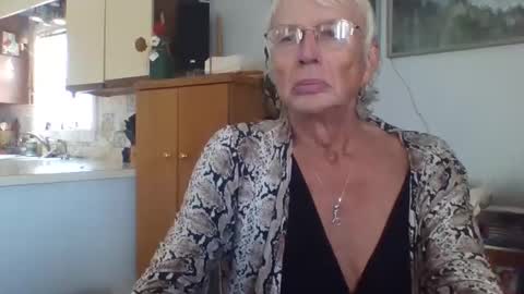 phillipa online show from November 20, 5:43 pm