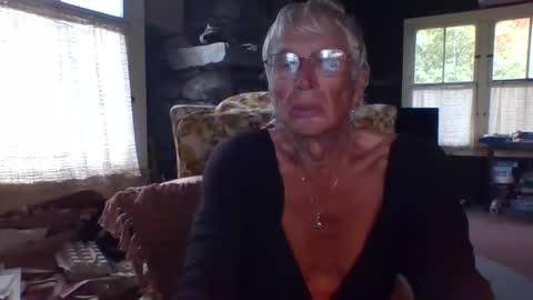 Snapshot of phillipa1023 chatting on September 25, 3:30 pm phillipa online show from September 25, 3:30 pm