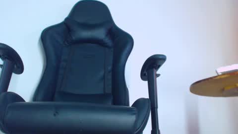 phlilloyhighclouds online show from February 3, 5:17 pm