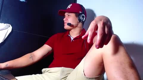 AdnierGnz online show from February 24, 12:48 pm