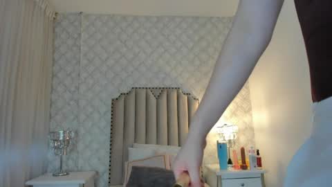    online show from April 21, 11:28 am