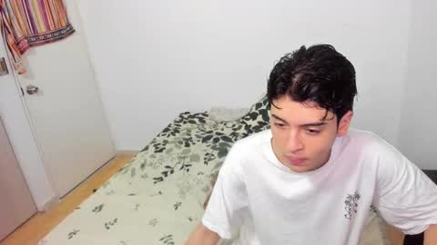 picaszomilos350 online show from February 19, 10:58 am