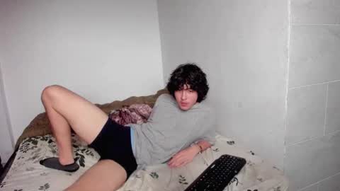 picaszomilos350 online show from November 17, 5:59 pm