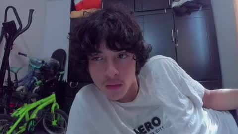 picaszomilos350 online show from December 22, 3:30 pm