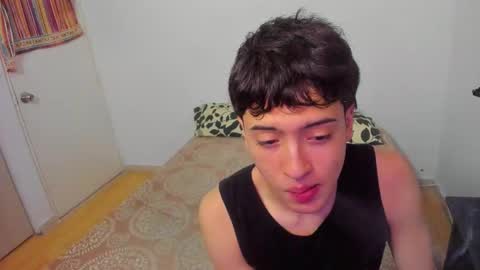 picaszomilos350 online show from March 22, 2:10 pm