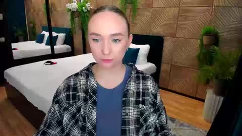 Snapshot of pieceofinspiration chatting on October 3, 10:12 am Emelie online show from October 3, 10:12 am