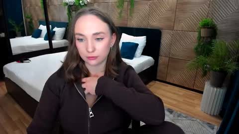Snapshot of pieceofinspiration chatting on October 16, 8:18 pm Emelie online show from October 16, 8:18 pm