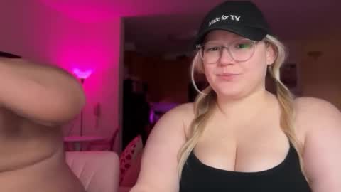 Piggy Rose online show from February 6, 12:14 am