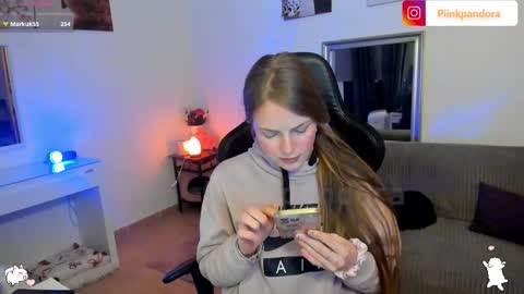 PiinkPandora online show from March 7, 11:38 pm