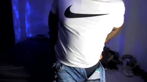 pikoro_gomez online show from August 6, 12:30 am