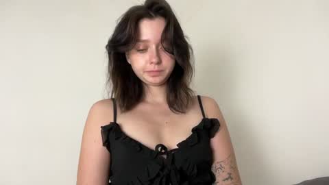 Snapshot of pileacadieri__ chatting on January 2, 10:48 am Trisha     online show from January 2, 10:48 am